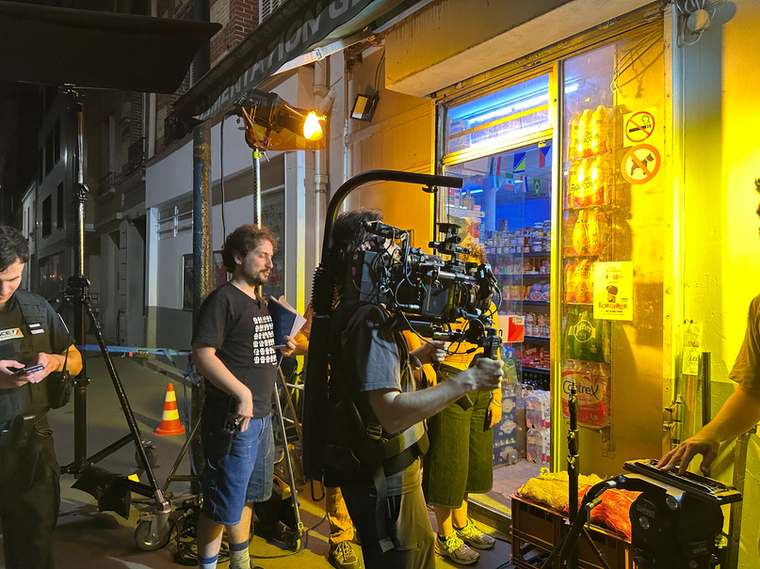 Équipe de tournage en rue